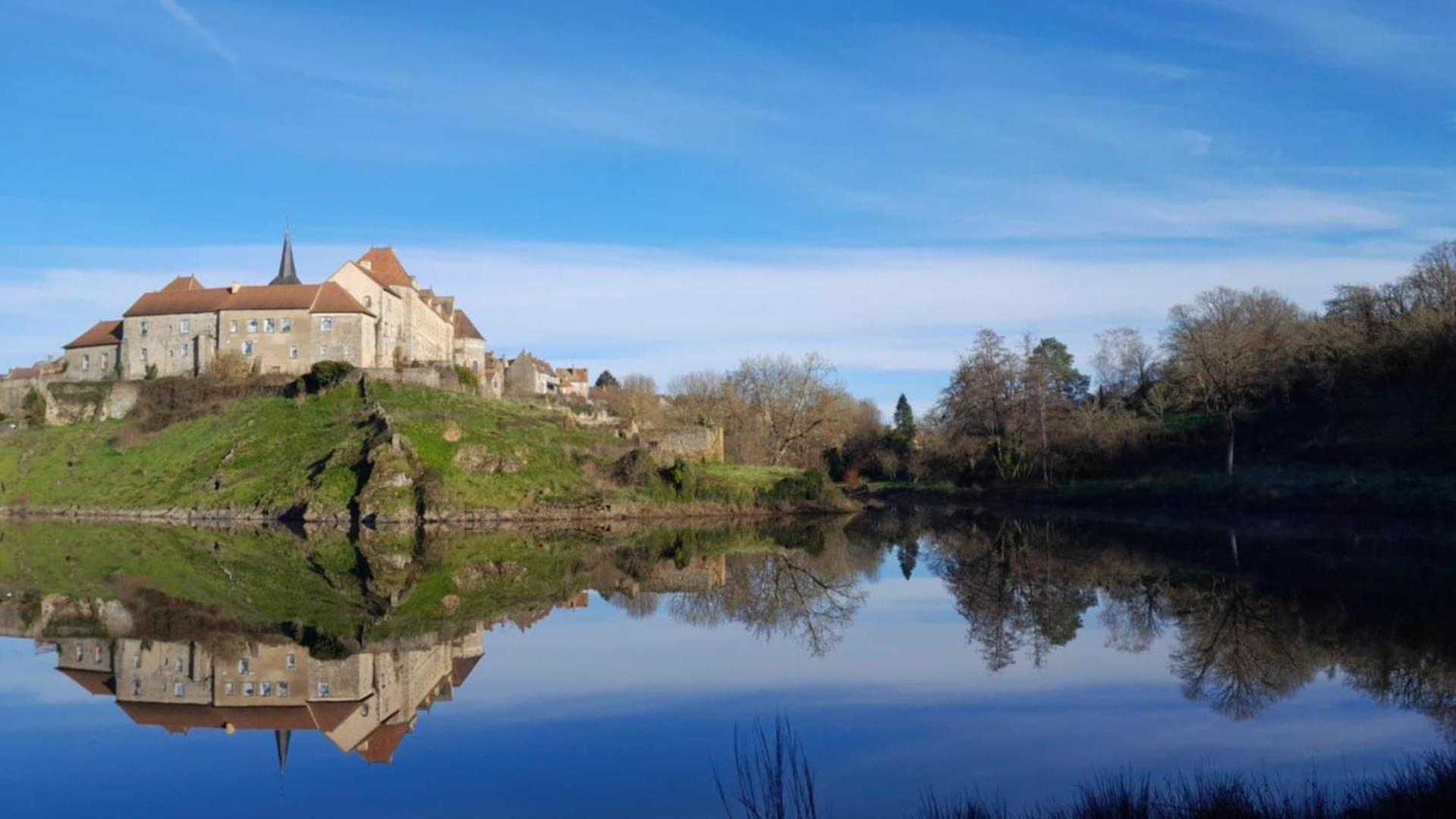 Gite "La Petite" Saint-Benoit-du-Sault Exterior foto