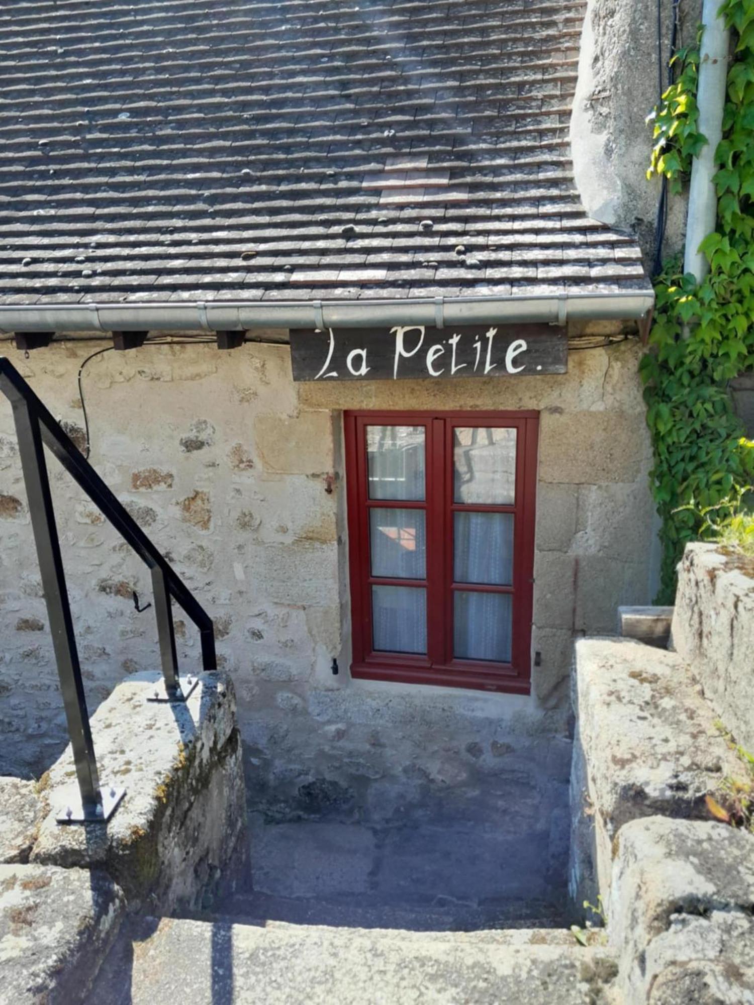 Gite "La Petite" Saint-Benoit-du-Sault Exterior foto
